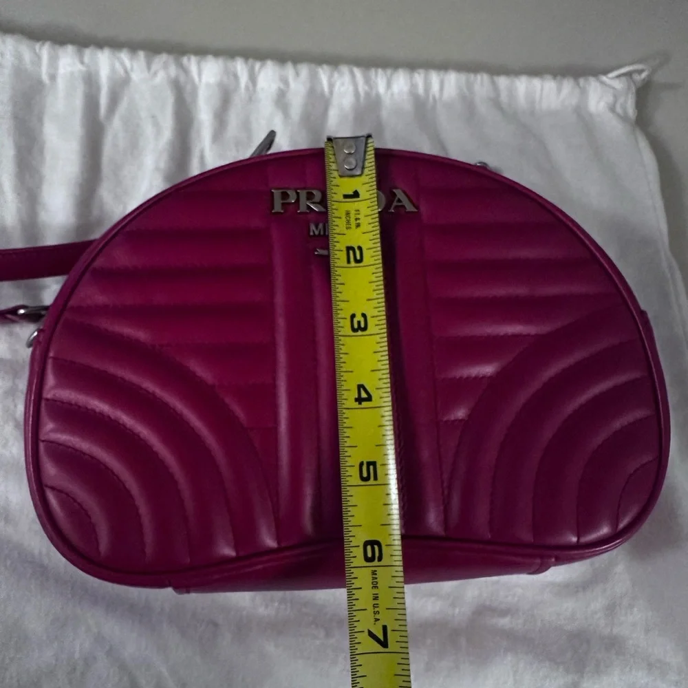Authentic Prada Red Quilted Leather Shoulder/Crossbody bag-excellent Condition - Picture 7 of 8